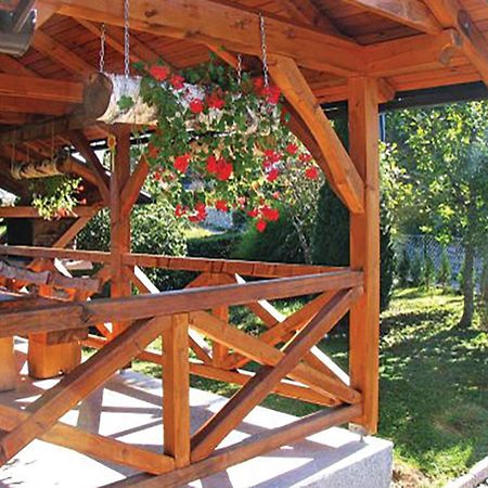 2 Bedroom Cozy Home In Bosiljevo Εξωτερικό φωτογραφία
